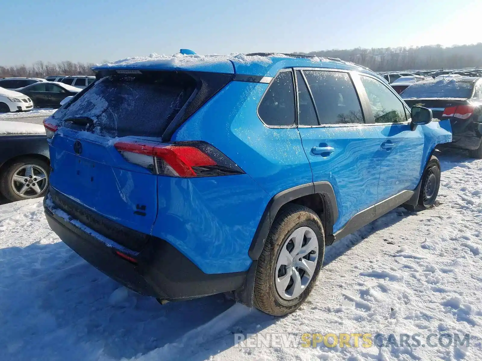 4 Фотография поврежденного автомобиля JTMF1RFV6KD011854 TOYOTA RAV4 LE 2019