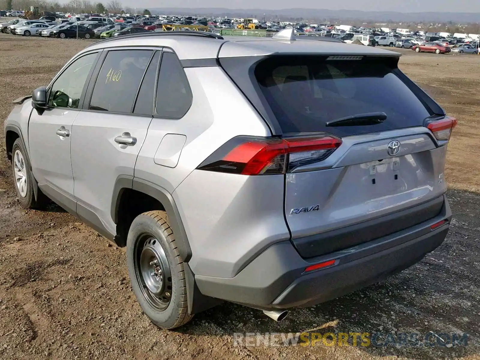 3 Фотография поврежденного автомобиля JTMF1RFV8KD502782 TOYOTA RAV4 LE 2019