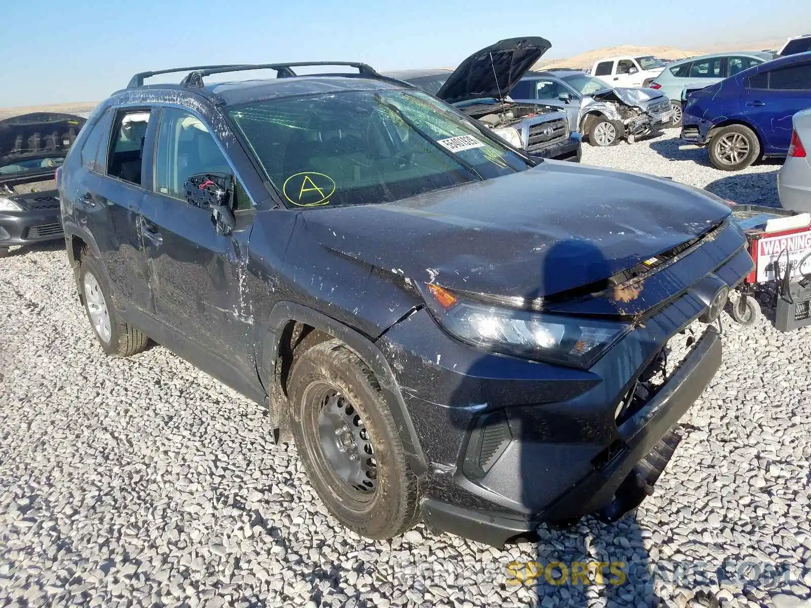 1 Фотография поврежденного автомобиля JTMF1RFV9KD031340 TOYOTA RAV4 LE 2019