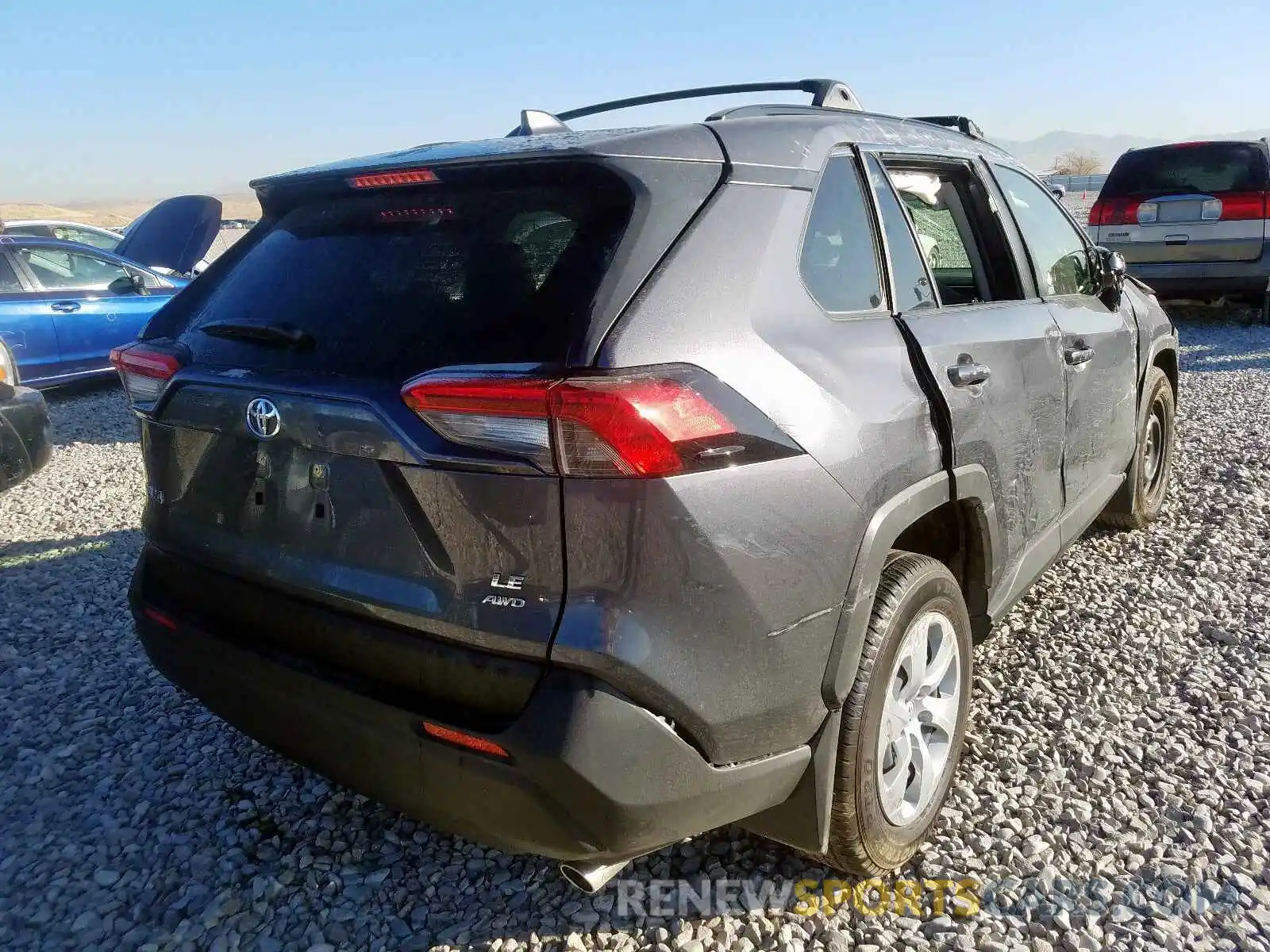 4 Фотография поврежденного автомобиля JTMF1RFV9KD031340 TOYOTA RAV4 LE 2019