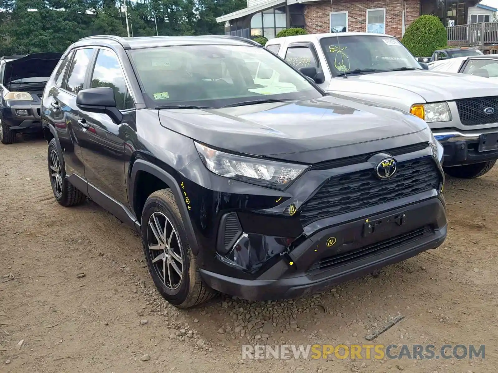 1 Фотография поврежденного автомобиля JTMF1RFV9KJ001465 TOYOTA RAV4 LE 2019