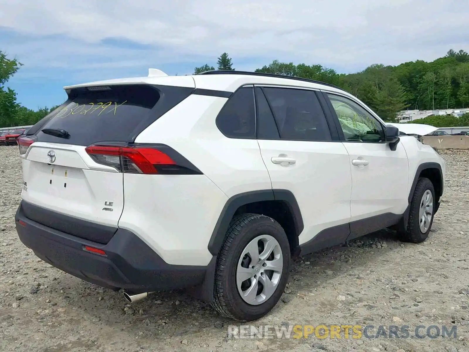 4 Photograph of a damaged car JTMF1RFVXKJ010949 TOYOTA RAV4 LE 2019