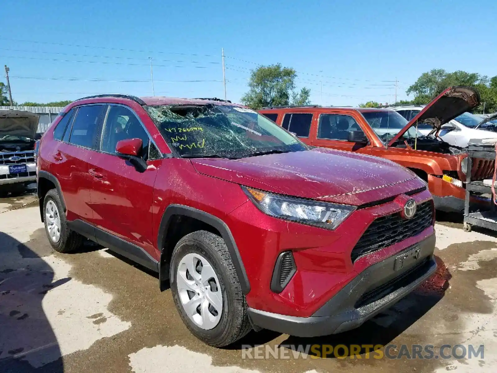 1 Фотография поврежденного автомобиля JTMG1RFV0KJ002105 TOYOTA RAV4 LE 2019