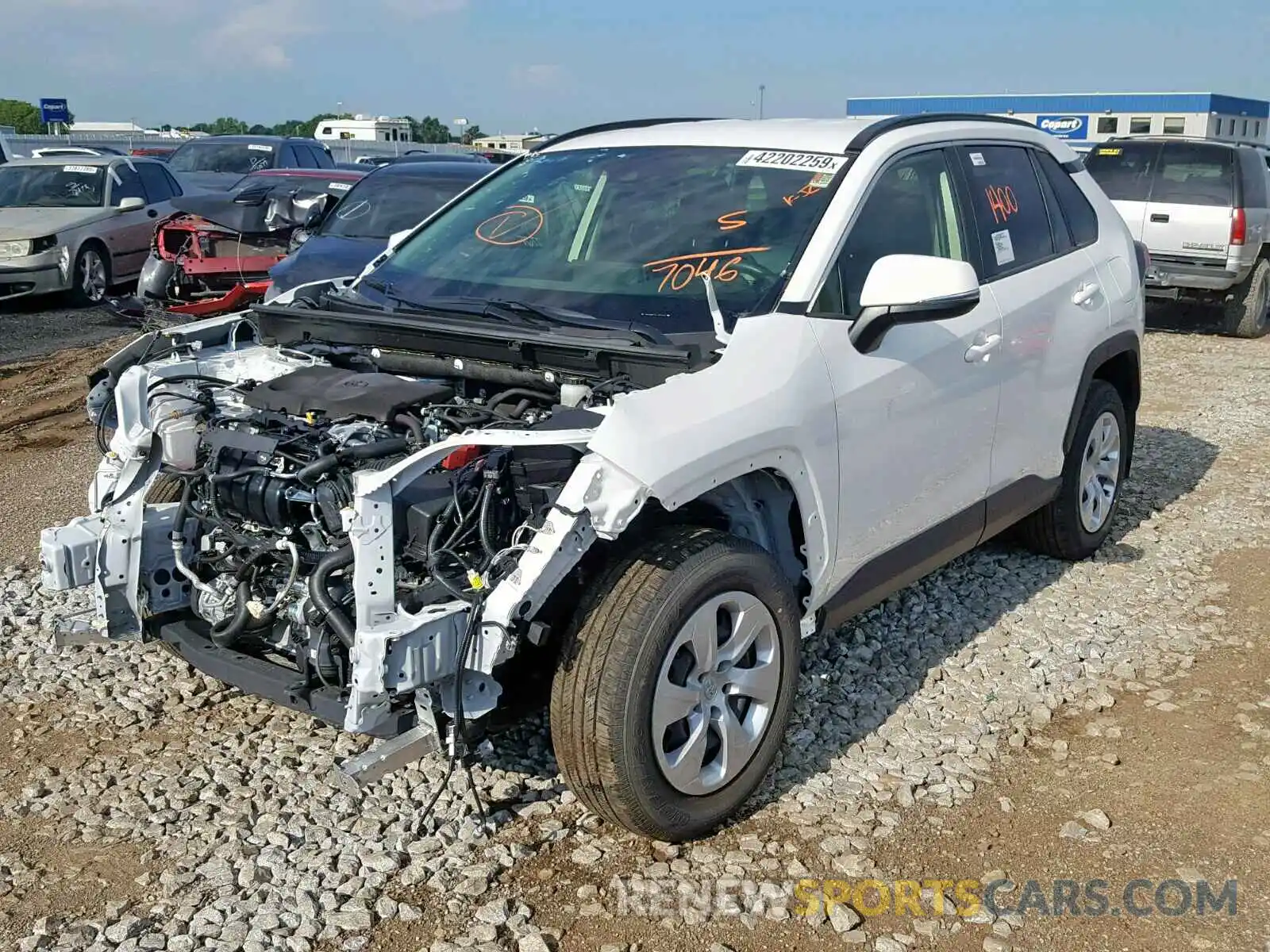 2 Фотография поврежденного автомобиля JTMG1RFV2KJ007046 TOYOTA RAV4 LE 2019