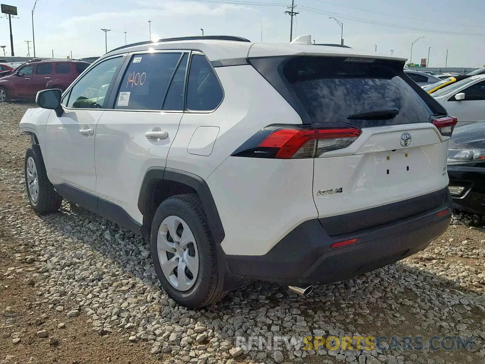 3 Фотография поврежденного автомобиля JTMG1RFV2KJ007046 TOYOTA RAV4 LE 2019