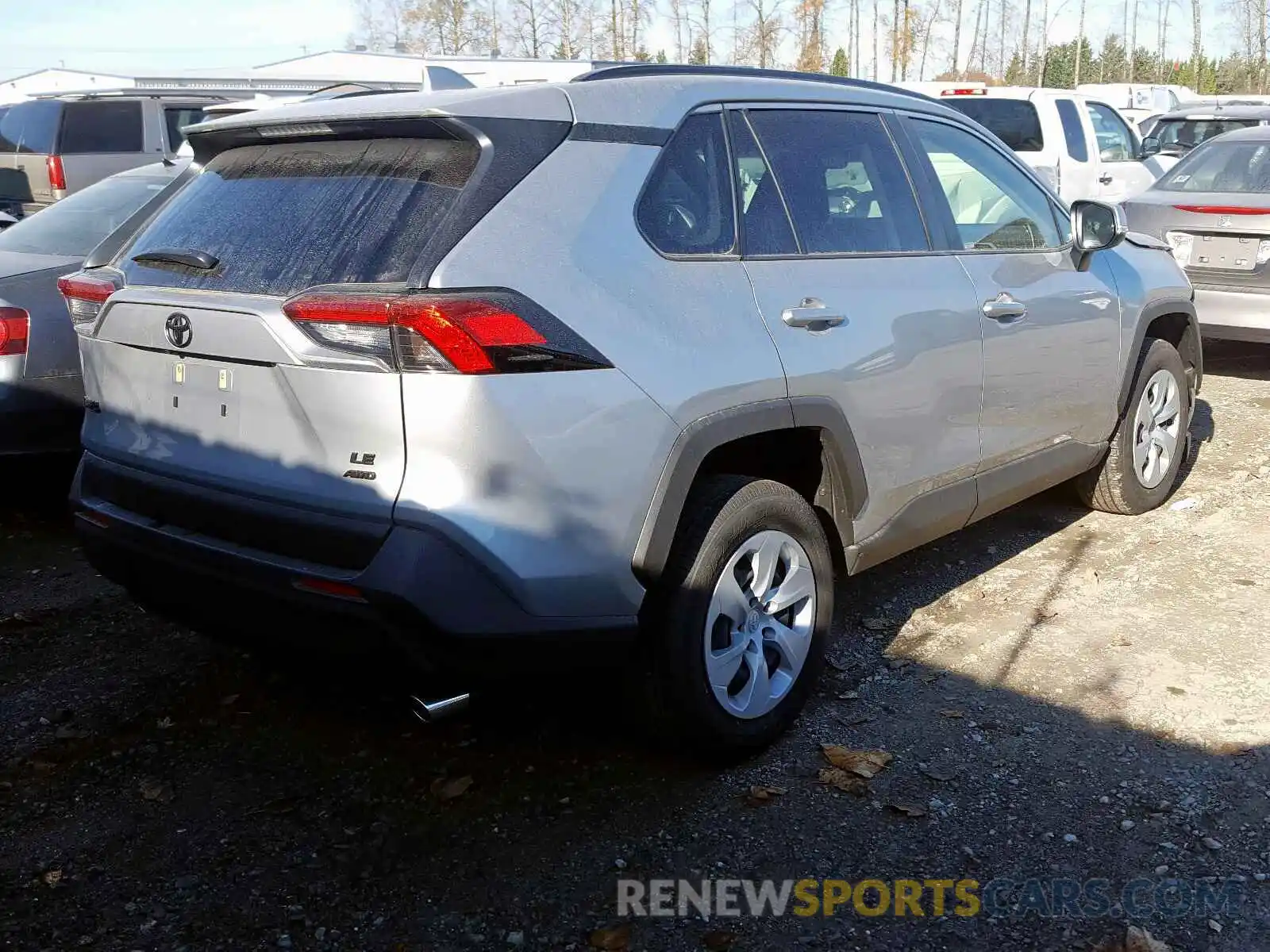 4 Фотография поврежденного автомобиля JTMG1RFV7KJ016776 TOYOTA RAV4 LE 2019