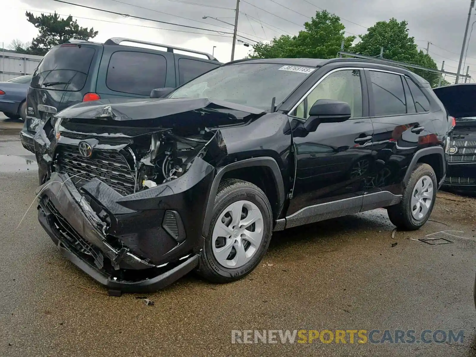 2 Фотография поврежденного автомобиля JTMH1RFV0KJ009155 TOYOTA RAV4 LE 2019