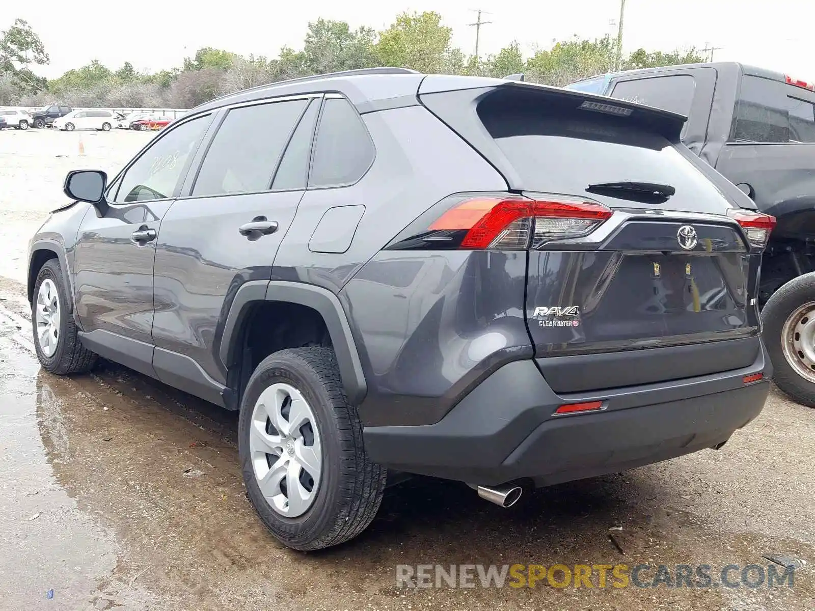 3 Фотография поврежденного автомобиля JTMH1RFV0KJ011276 TOYOTA RAV4 LE 2019