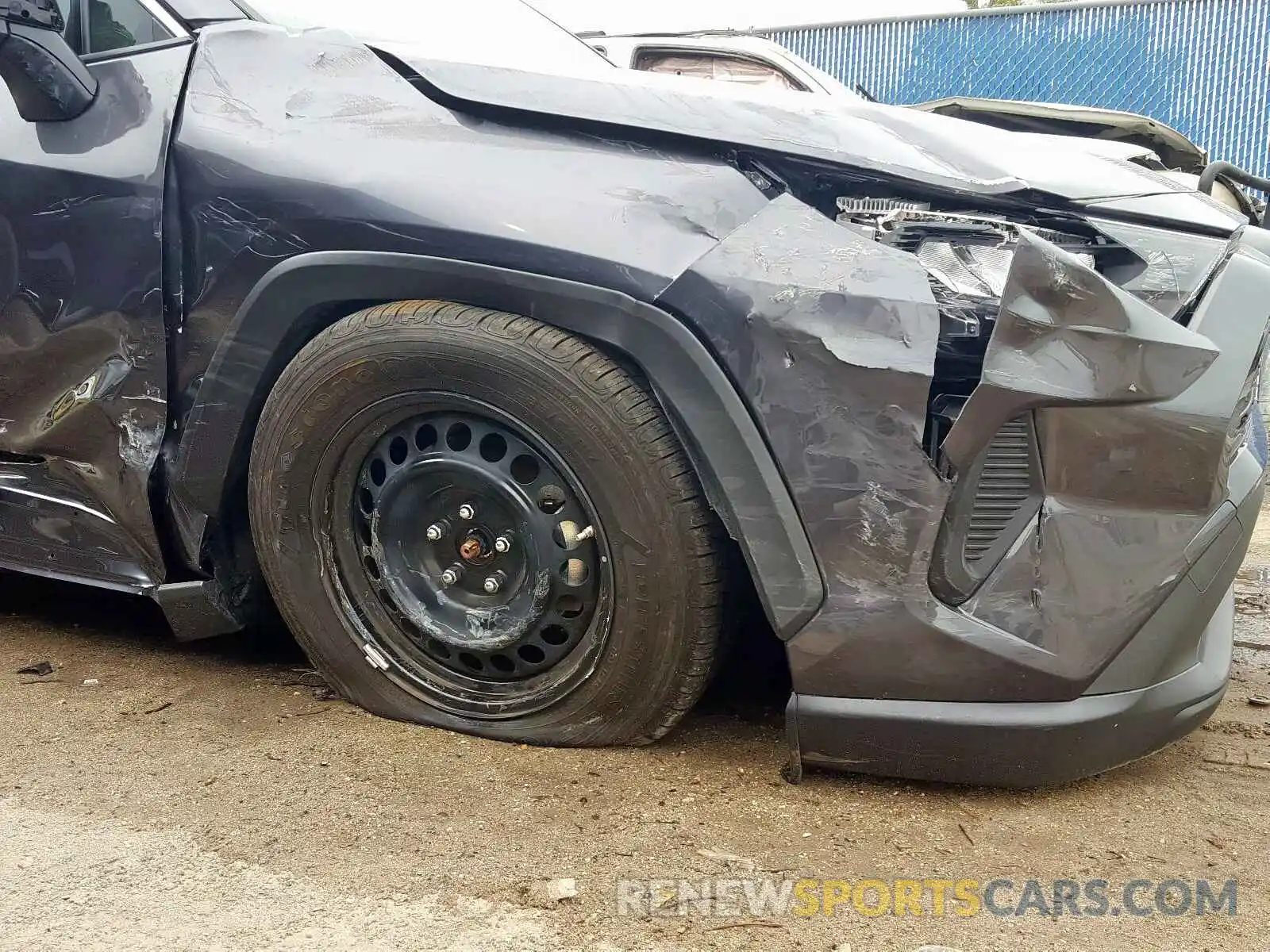 9 Фотография поврежденного автомобиля JTMH1RFV0KJ011276 TOYOTA RAV4 LE 2019
