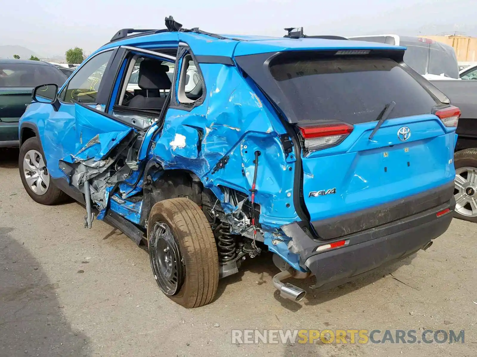 3 Фотография поврежденного автомобиля JTMH1RFV2KJ004412 TOYOTA RAV4 LE 2019