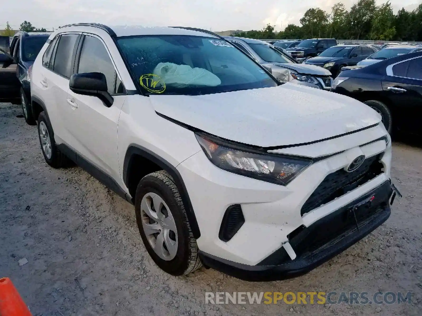 1 Фотография поврежденного автомобиля JTMH1RFV2KJ007309 TOYOTA RAV4 LE 2019