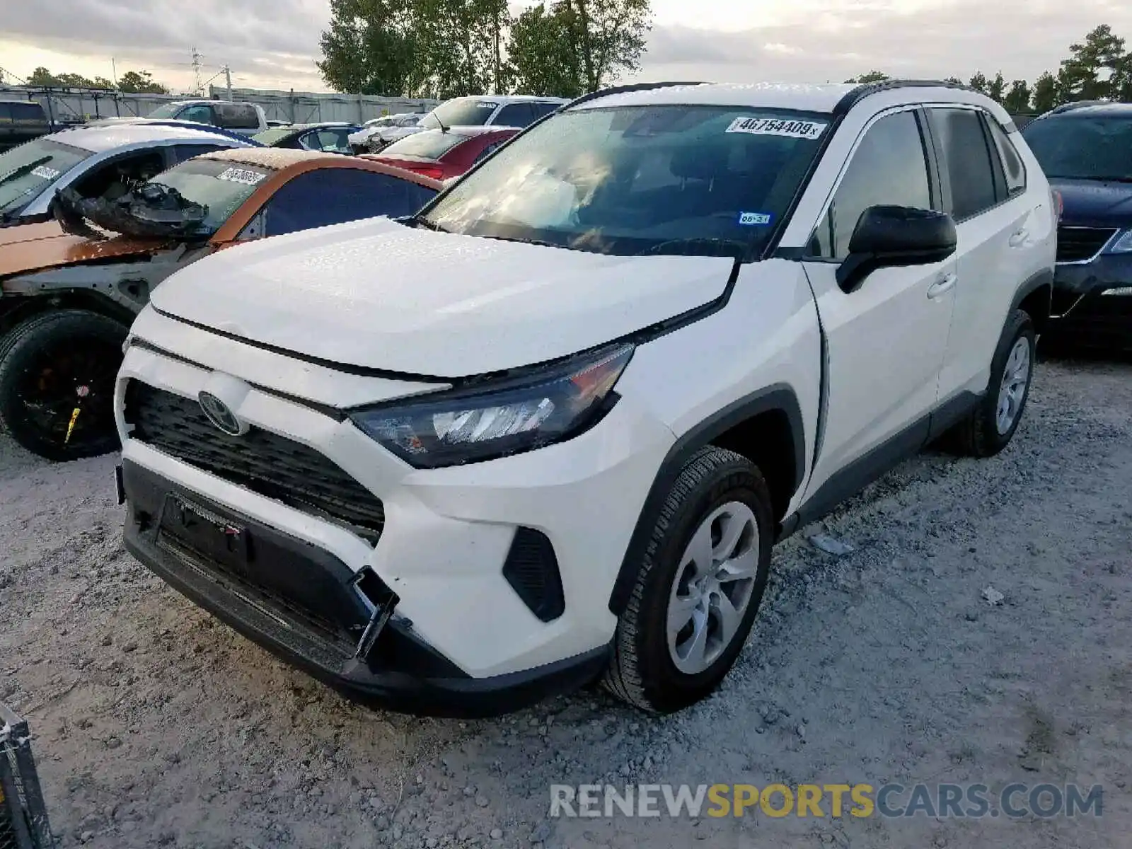 2 Фотография поврежденного автомобиля JTMH1RFV2KJ007309 TOYOTA RAV4 LE 2019