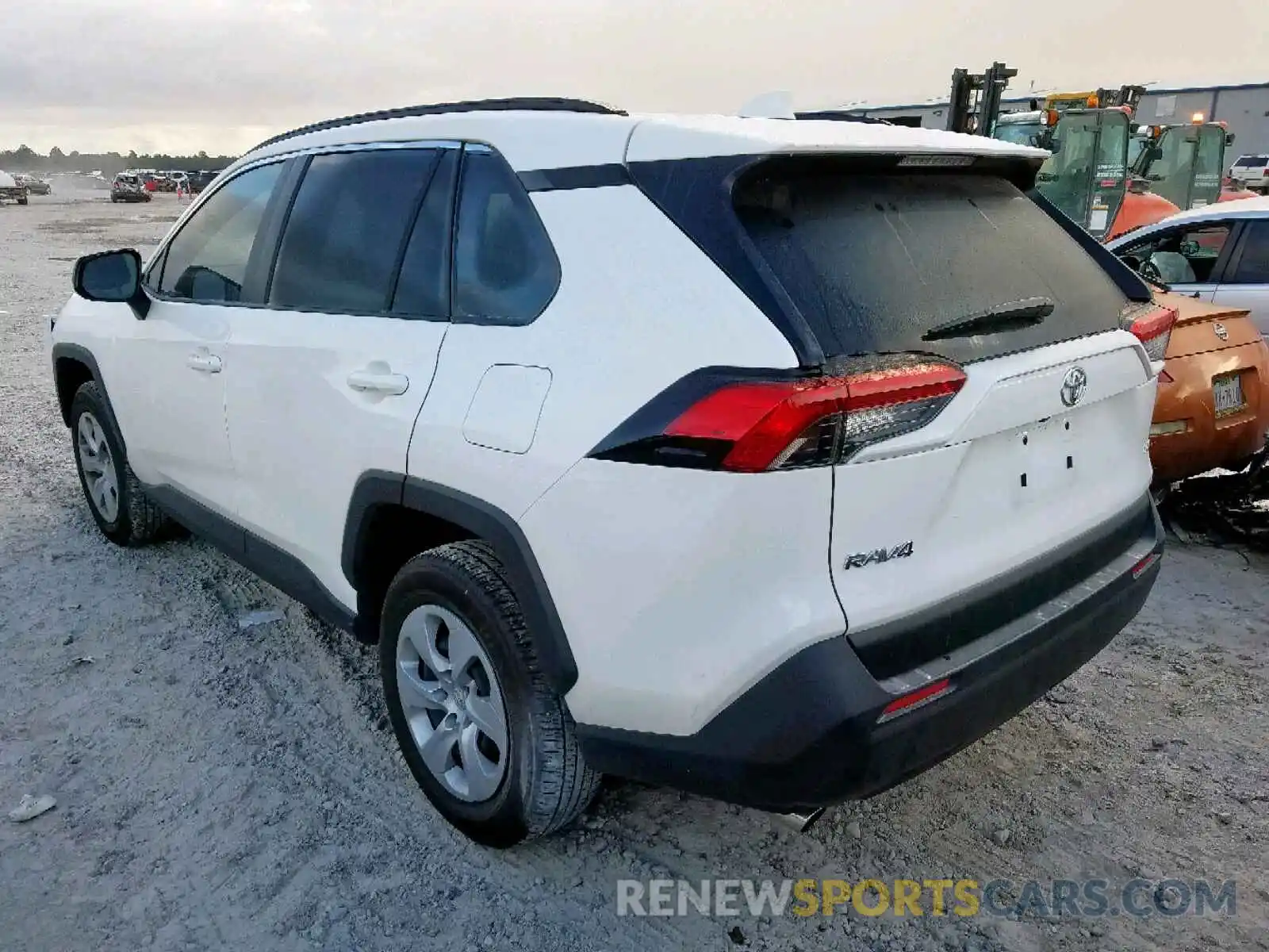 3 Фотография поврежденного автомобиля JTMH1RFV2KJ007309 TOYOTA RAV4 LE 2019