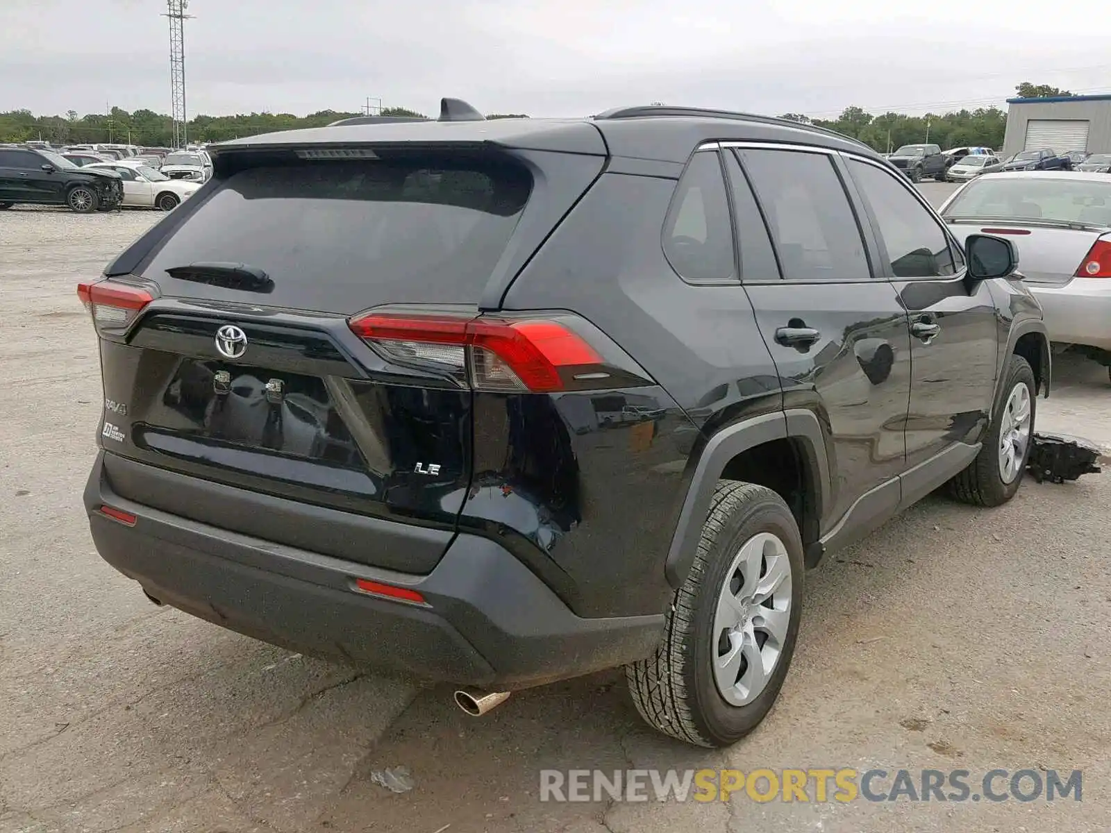 4 Фотография поврежденного автомобиля JTMH1RFV3KJ008825 TOYOTA RAV4 LE 2019