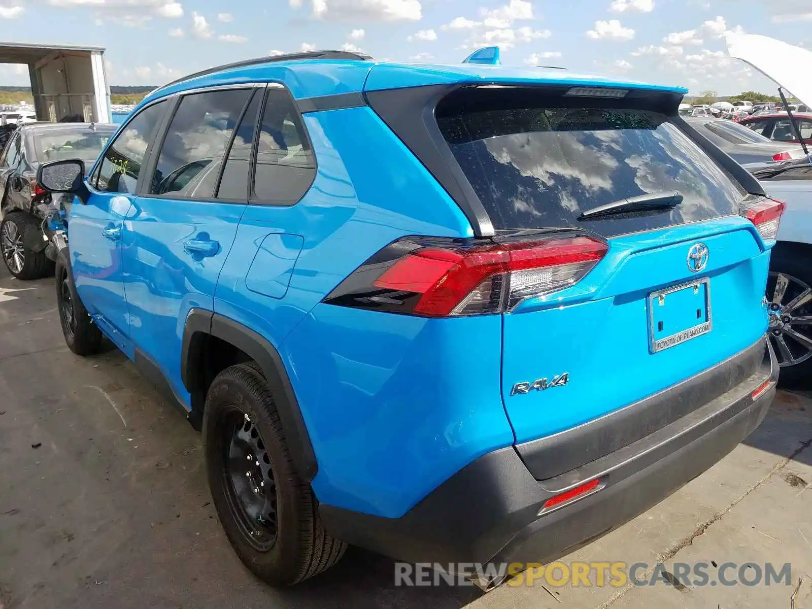 3 Фотография поврежденного автомобиля JTMH1RFV3KJ011806 TOYOTA RAV4 LE 2019