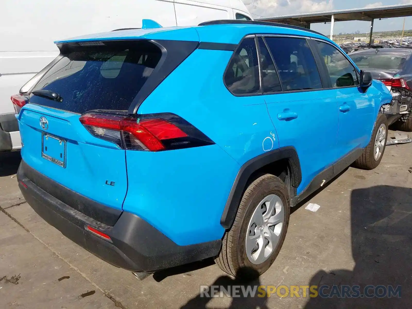 4 Фотография поврежденного автомобиля JTMH1RFV3KJ011806 TOYOTA RAV4 LE 2019