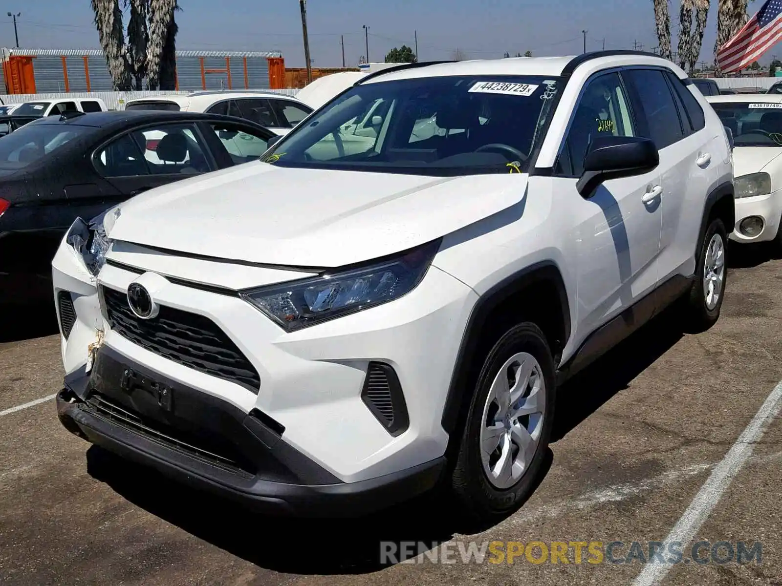 2 Фотография поврежденного автомобиля JTMH1RFV5KJ007630 TOYOTA RAV4 LE 2019