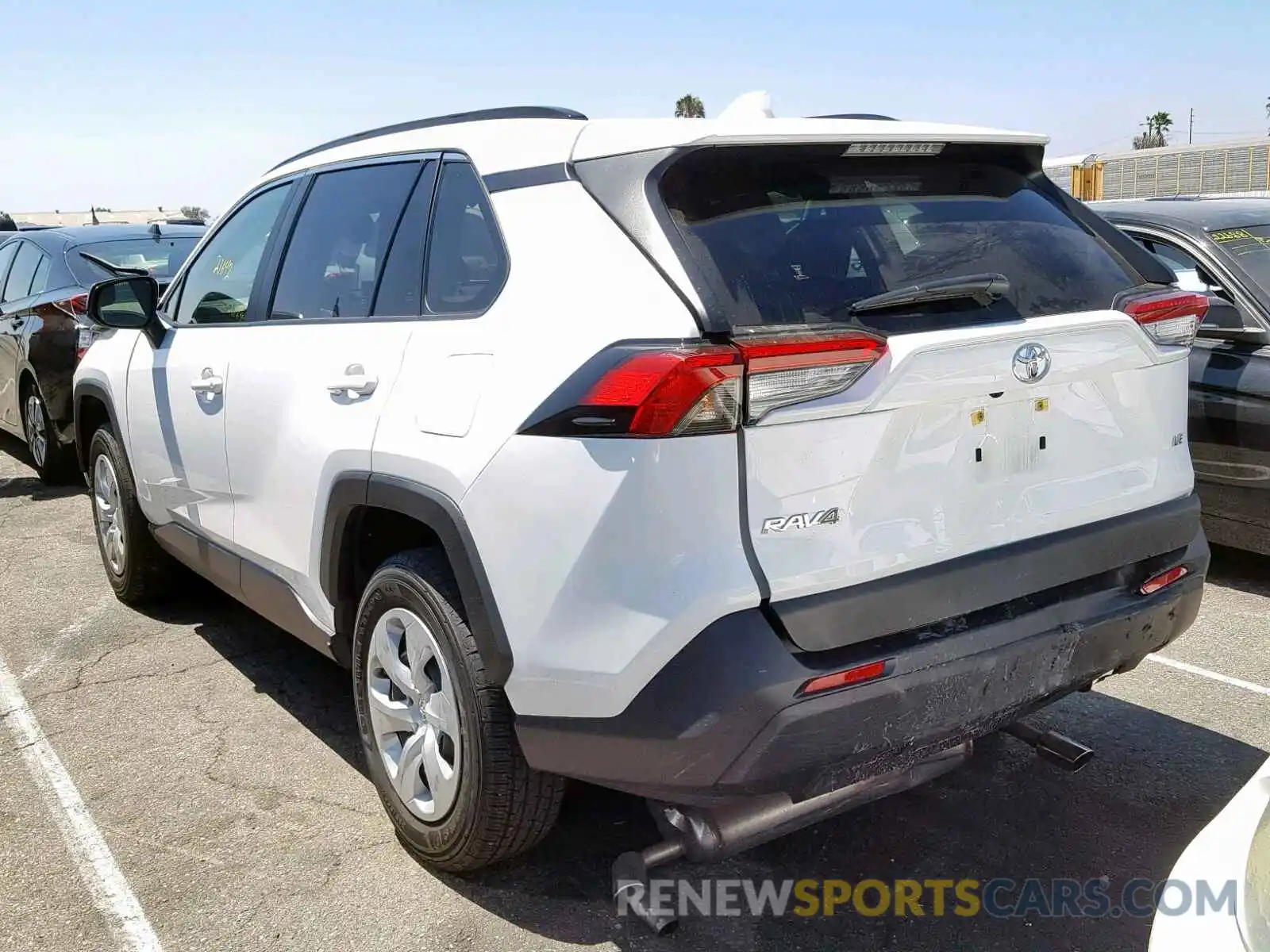 3 Фотография поврежденного автомобиля JTMH1RFV5KJ007630 TOYOTA RAV4 LE 2019