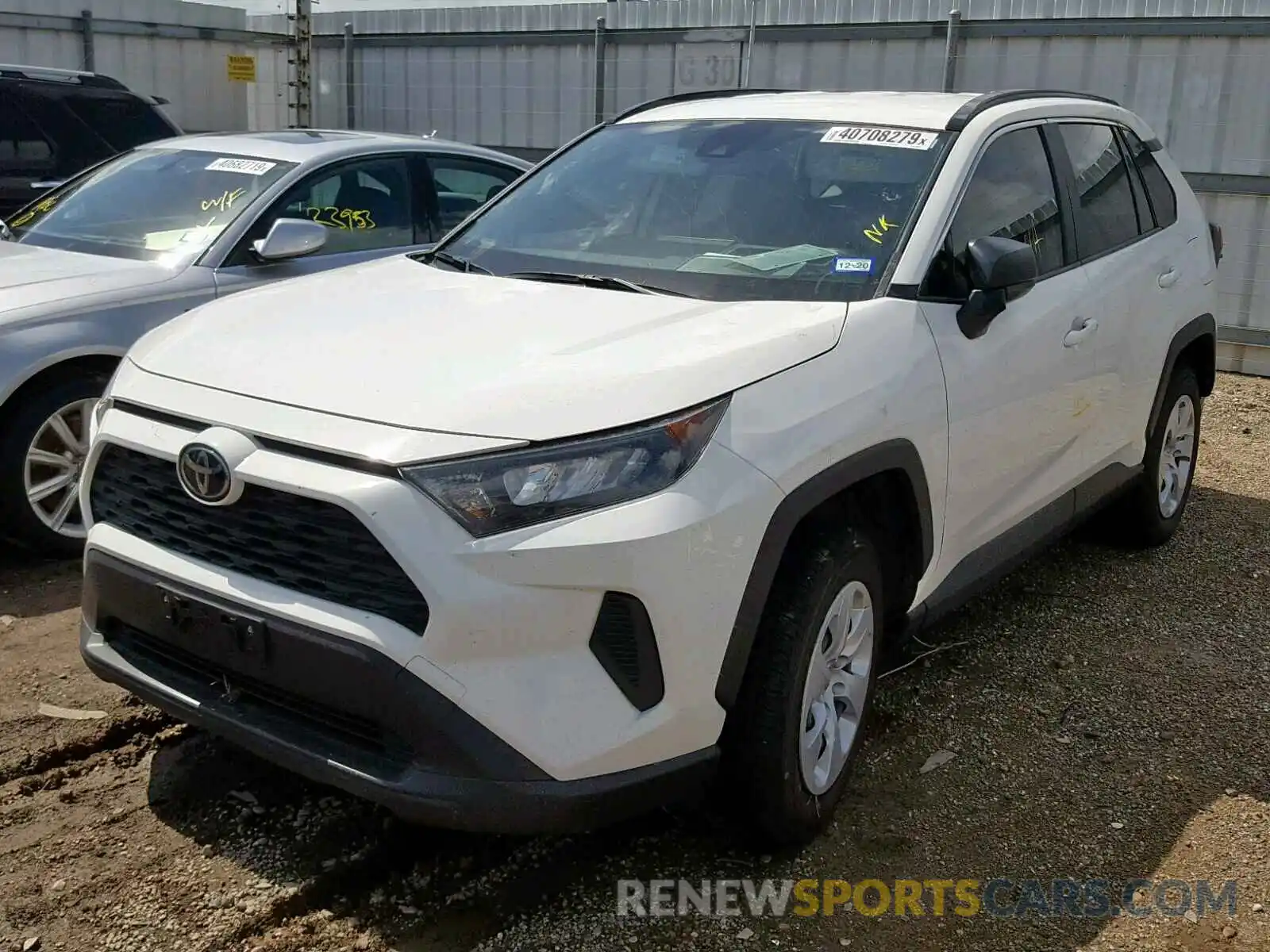 2 Фотография поврежденного автомобиля JTMH1RFV7KD005523 TOYOTA RAV4 LE 2019