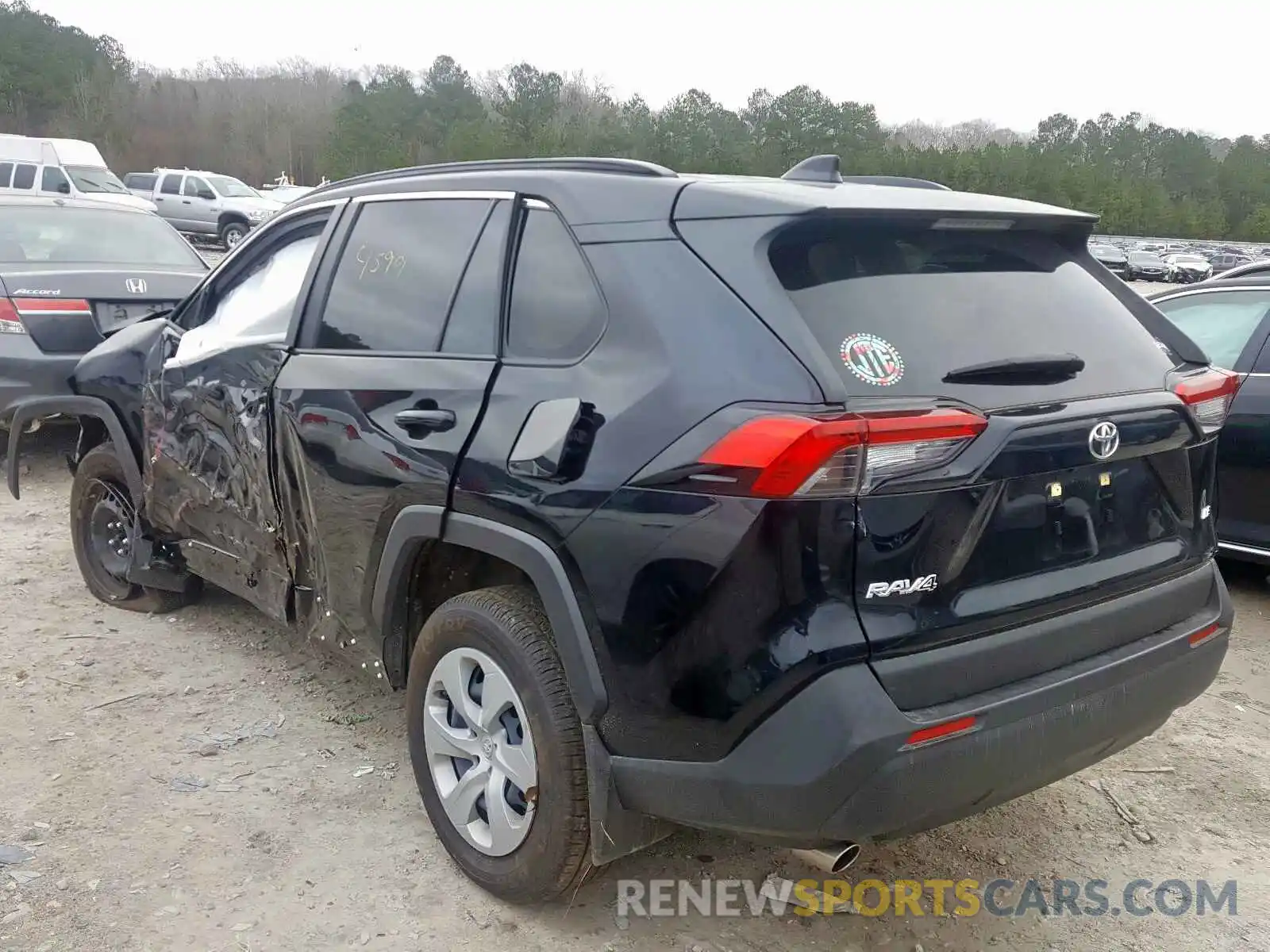 3 Фотография поврежденного автомобиля JTMH1RFV8KD003148 TOYOTA RAV4 LE 2019