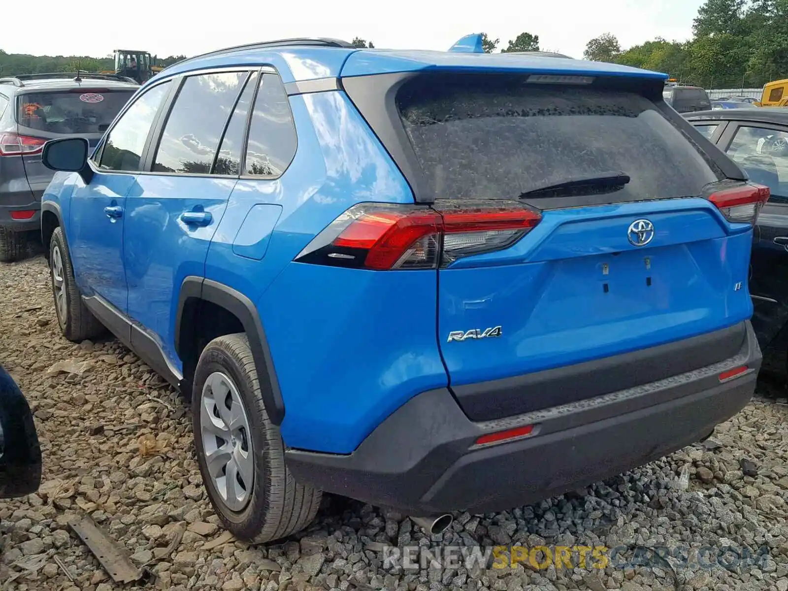 3 Фотография поврежденного автомобиля JTMH1RFV8KD501267 TOYOTA RAV4 LE 2019