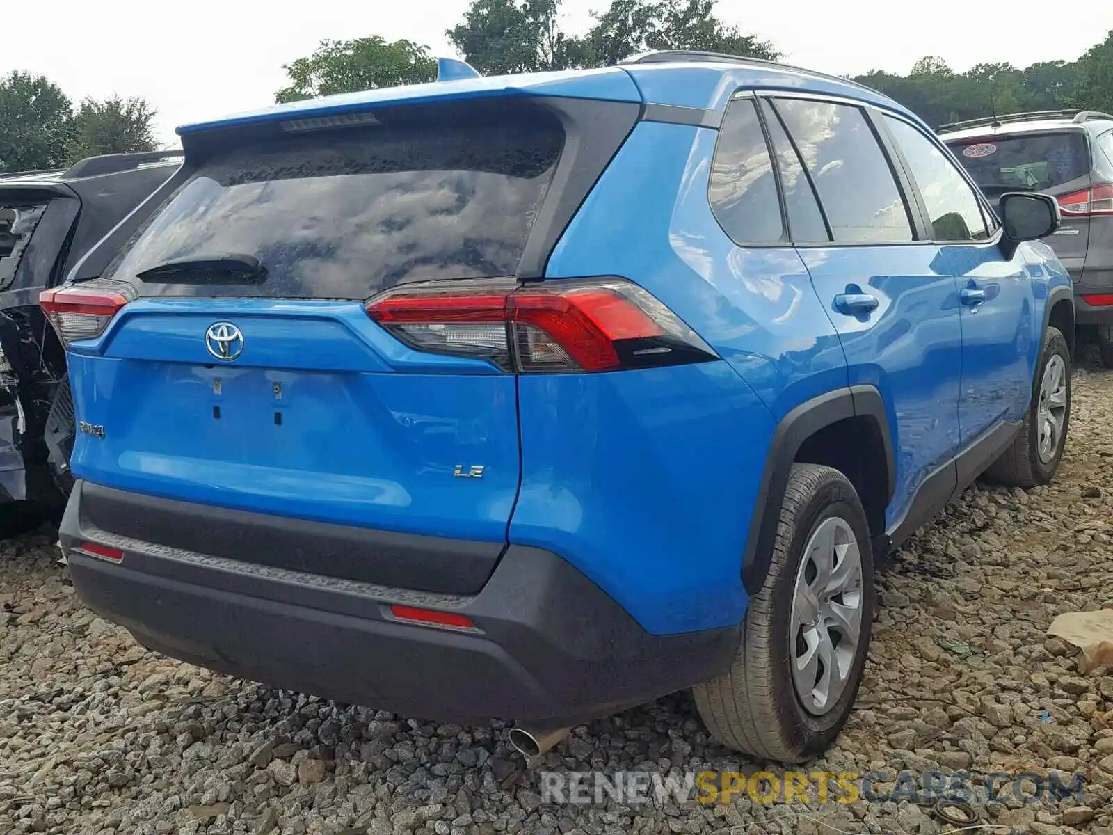 4 Фотография поврежденного автомобиля JTMH1RFV8KD501267 TOYOTA RAV4 LE 2019