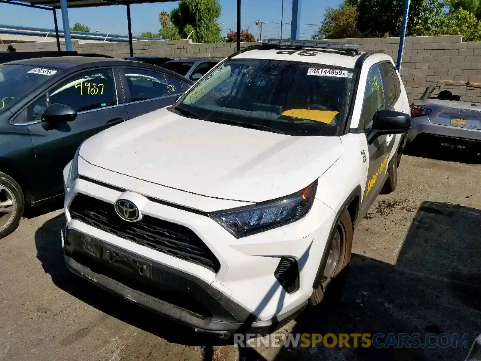 2 Фотография поврежденного автомобиля JTMH1RFV9KD502234 TOYOTA RAV4 LE 2019