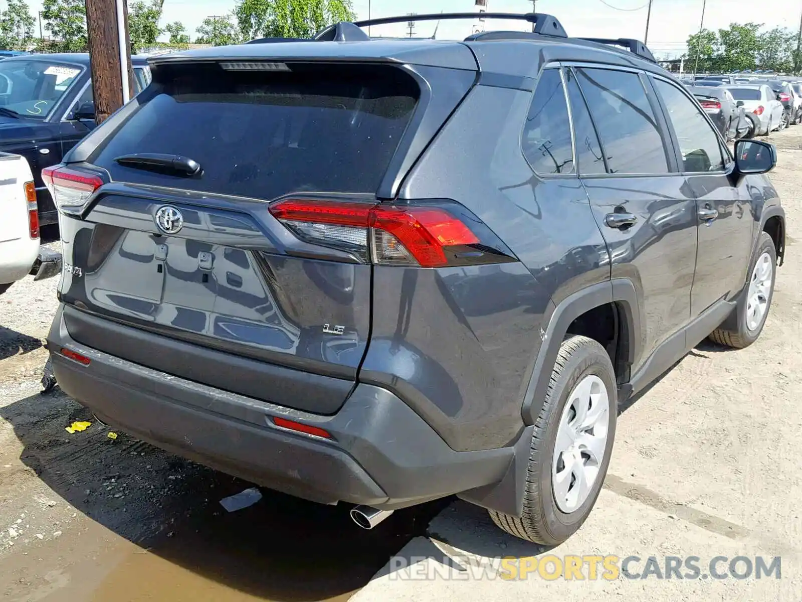 4 Фотография поврежденного автомобиля JTMH1RFV9KD505067 TOYOTA RAV4 LE 2019