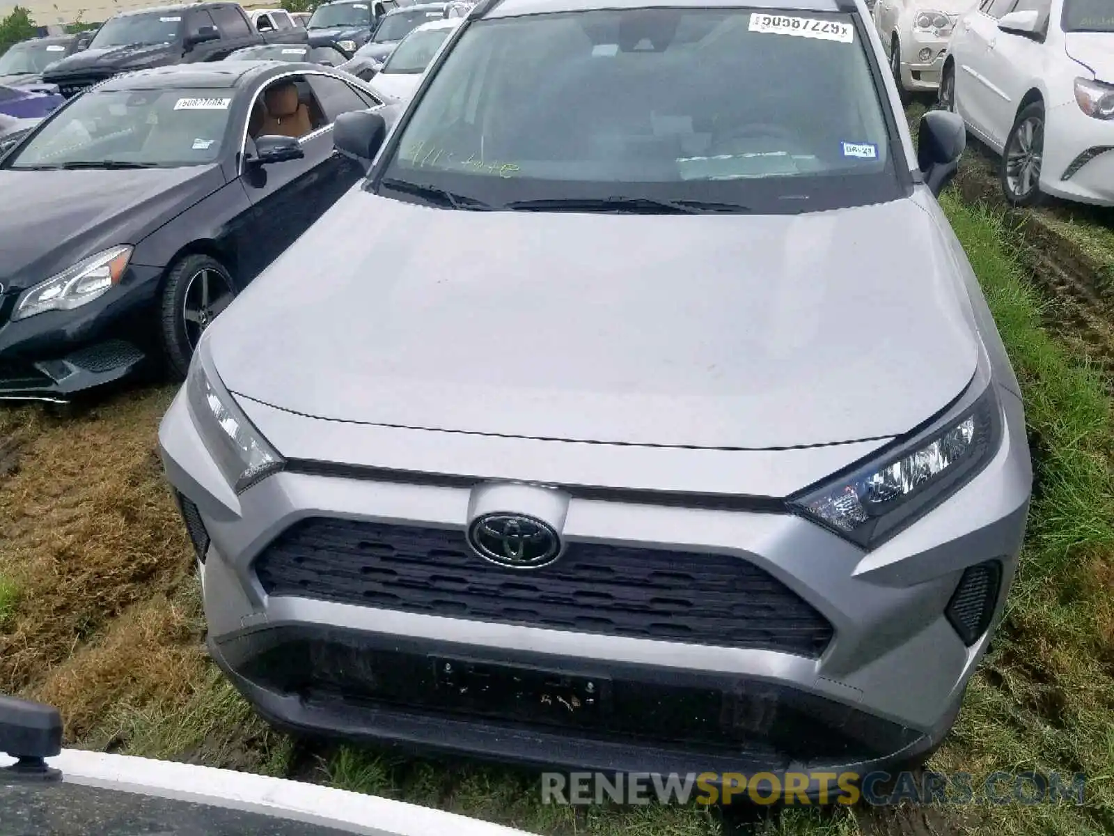 9 Photograph of a damaged car JTMH1RFV9KJ002852 TOYOTA RAV4 LE 2019