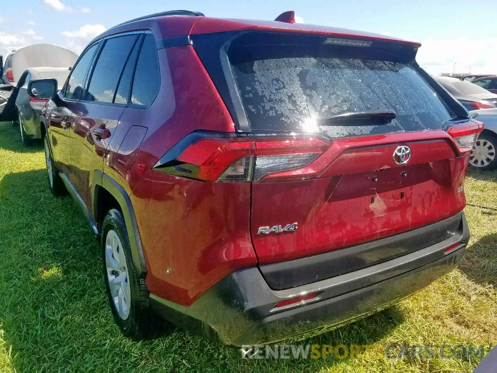 3 Фотография поврежденного автомобиля JTMH1RFVXKD010702 TOYOTA RAV4 LE 2019