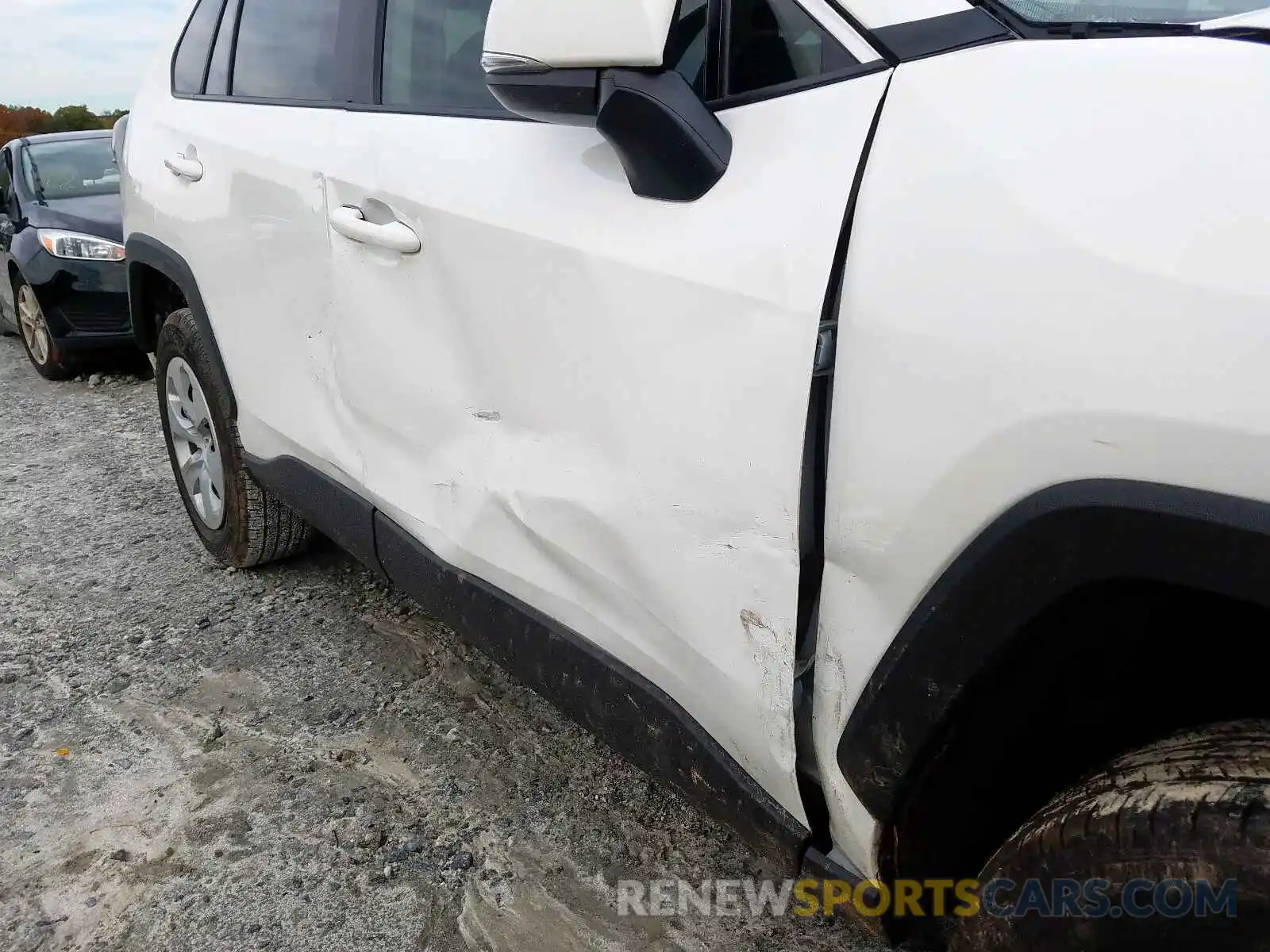 9 Photograph of a damaged car JTMK1RFV0KD028972 TOYOTA RAV4 LE 2019