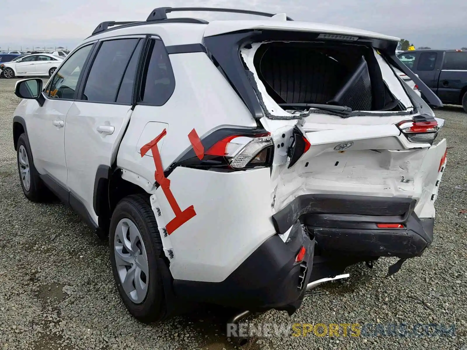 3 Фотография поврежденного автомобиля JTMK1RFV1KJ003189 TOYOTA RAV4 LE 2019