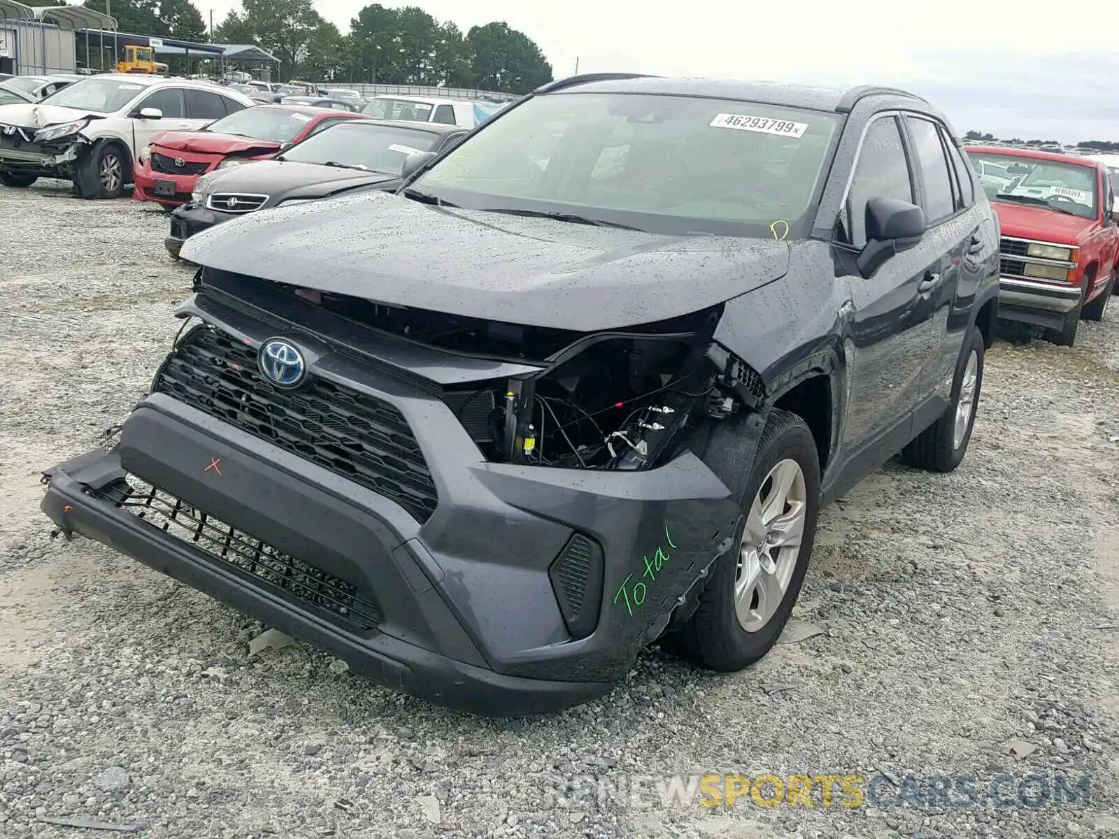 2 Фотография поврежденного автомобиля JTMLWRFV1KD011779 TOYOTA RAV4 LE 2019