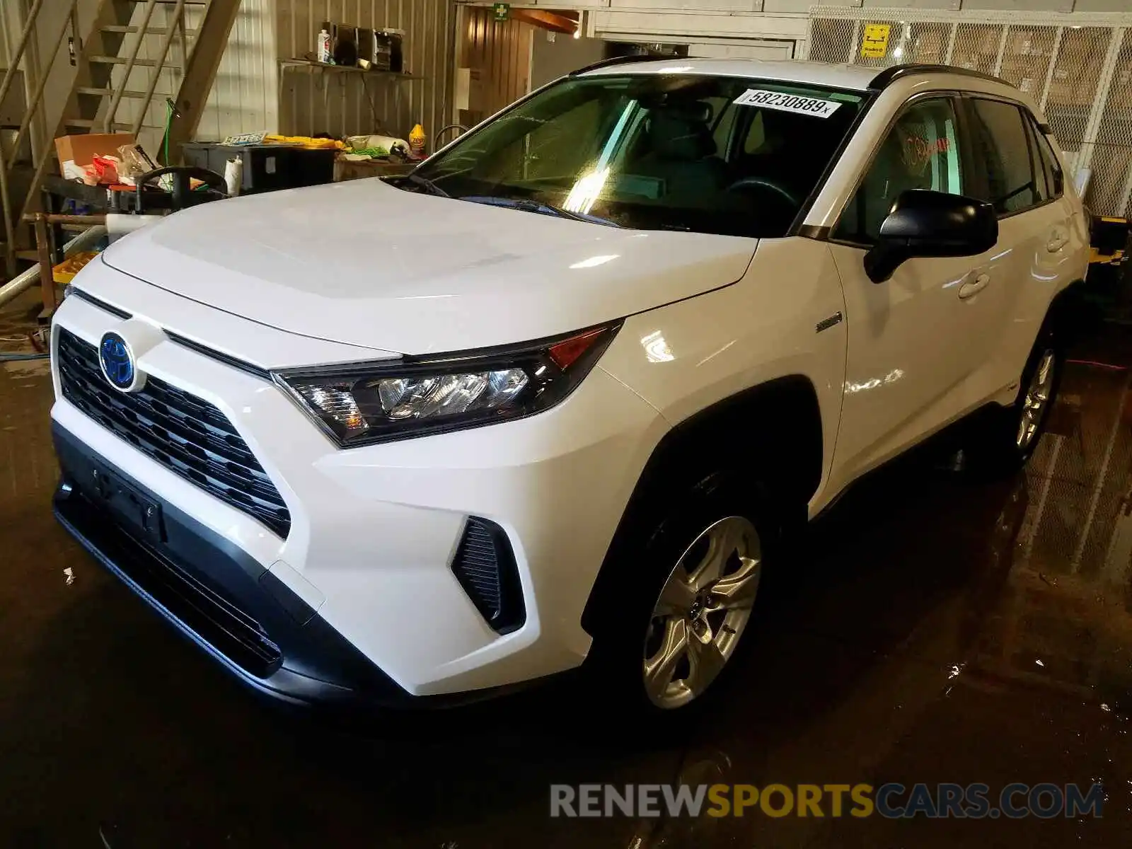 2 Фотография поврежденного автомобиля JTMLWRFV1KD035788 TOYOTA RAV4 LE 2019