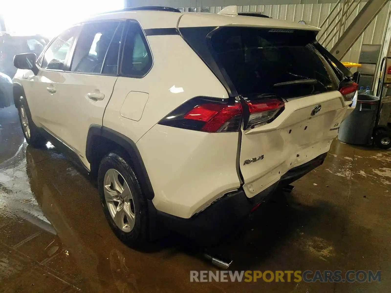 3 Фотография поврежденного автомобиля JTMLWRFV1KD035788 TOYOTA RAV4 LE 2019