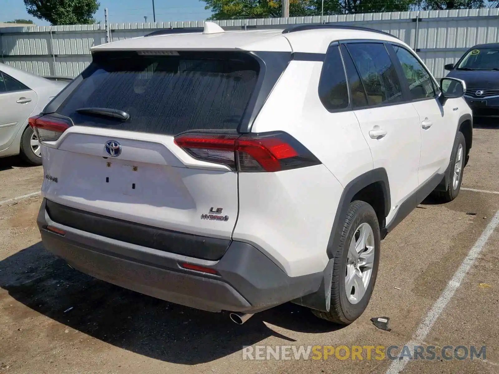 4 Фотография поврежденного автомобиля JTMMWRFV2KD012203 TOYOTA RAV4 LE 2019