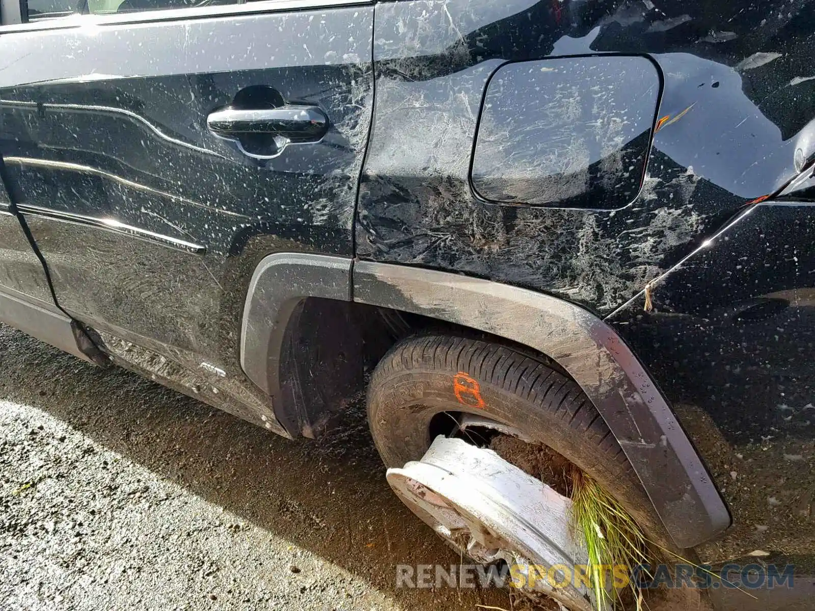 9 Фотография поврежденного автомобиля JTMMWRFV6KD011670 TOYOTA RAV4 LE 2019