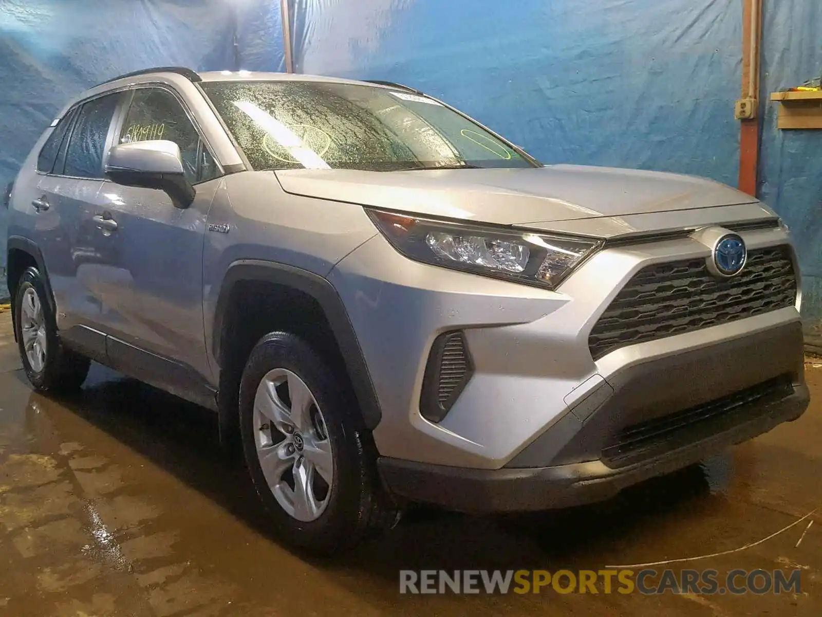 1 Photograph of a damaged car JTMMWRFV6KD015203 TOYOTA RAV4 LE 2019