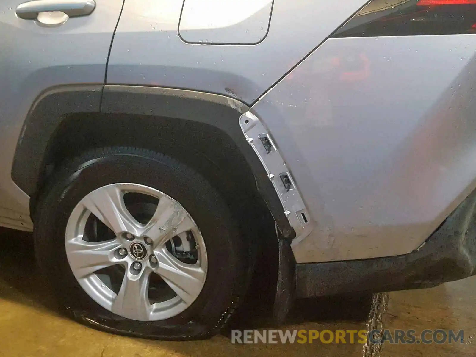 9 Photograph of a damaged car JTMMWRFV6KD015203 TOYOTA RAV4 LE 2019