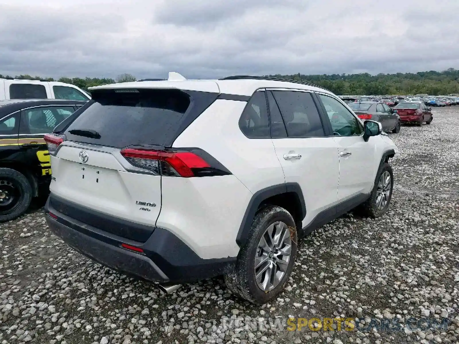 4 Photograph of a damaged car 2T3N1RFV9KC013288 TOYOTA RAV4 LIMIT 2019