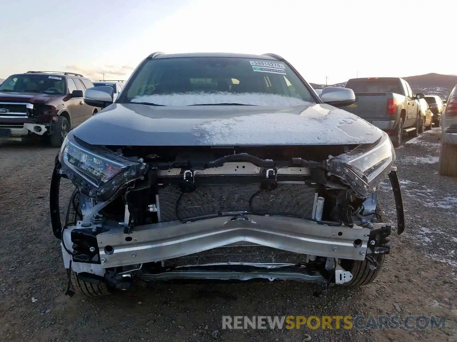 9 Photograph of a damaged car 213P1RFV3KC025798 TOYOTA RAV4 XLE 2019