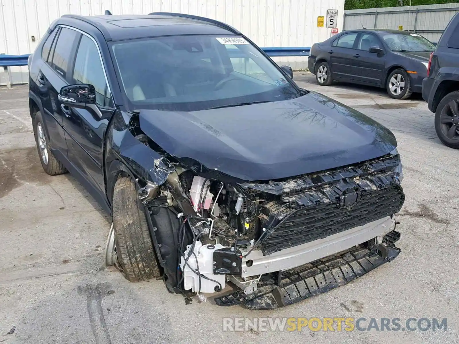 1 Photograph of a damaged car 2T3P1RFV0KW010965 TOYOTA RAV4 XLE 2019