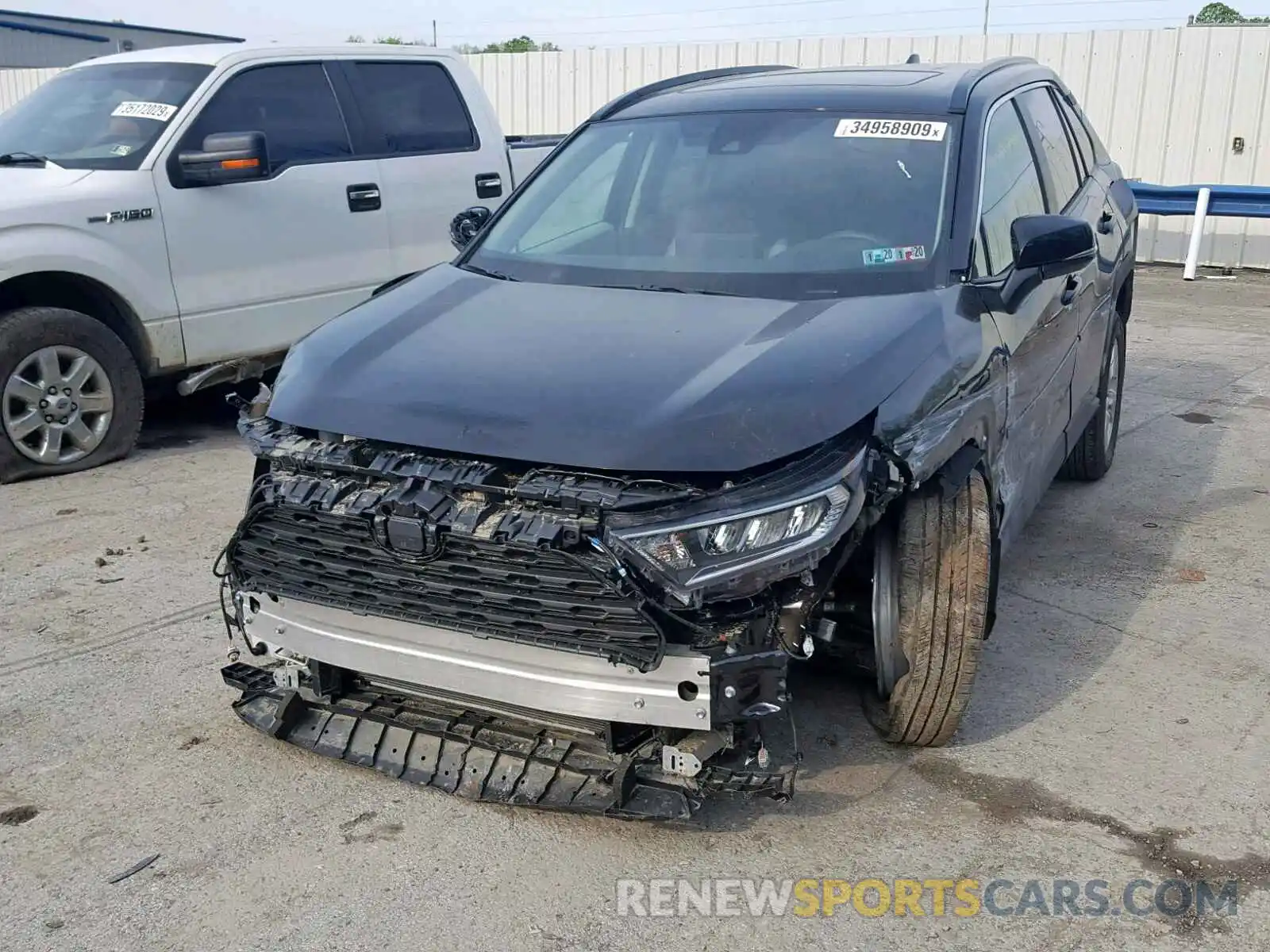 2 Фотография поврежденного автомобиля 2T3P1RFV0KW010965 TOYOTA RAV4 XLE 2019