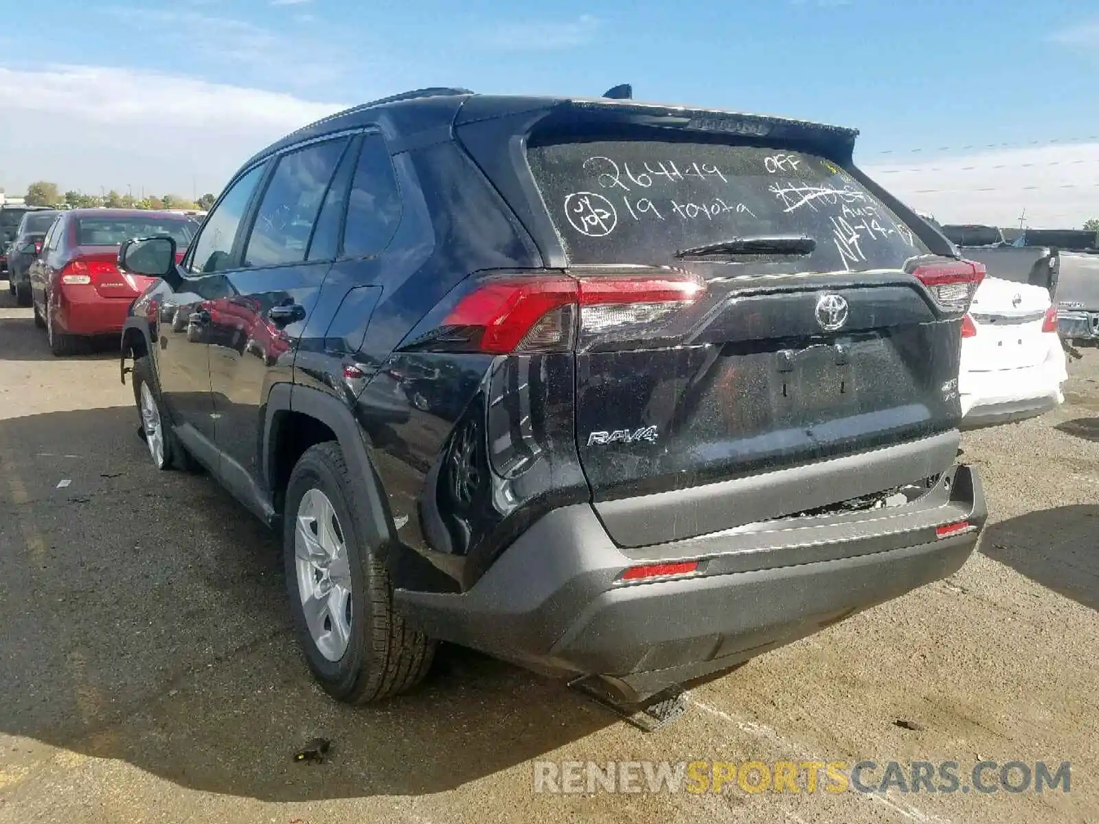 3 Photograph of a damaged car 2T3P1RFV0KW062600 TOYOTA RAV4 XLE 2019