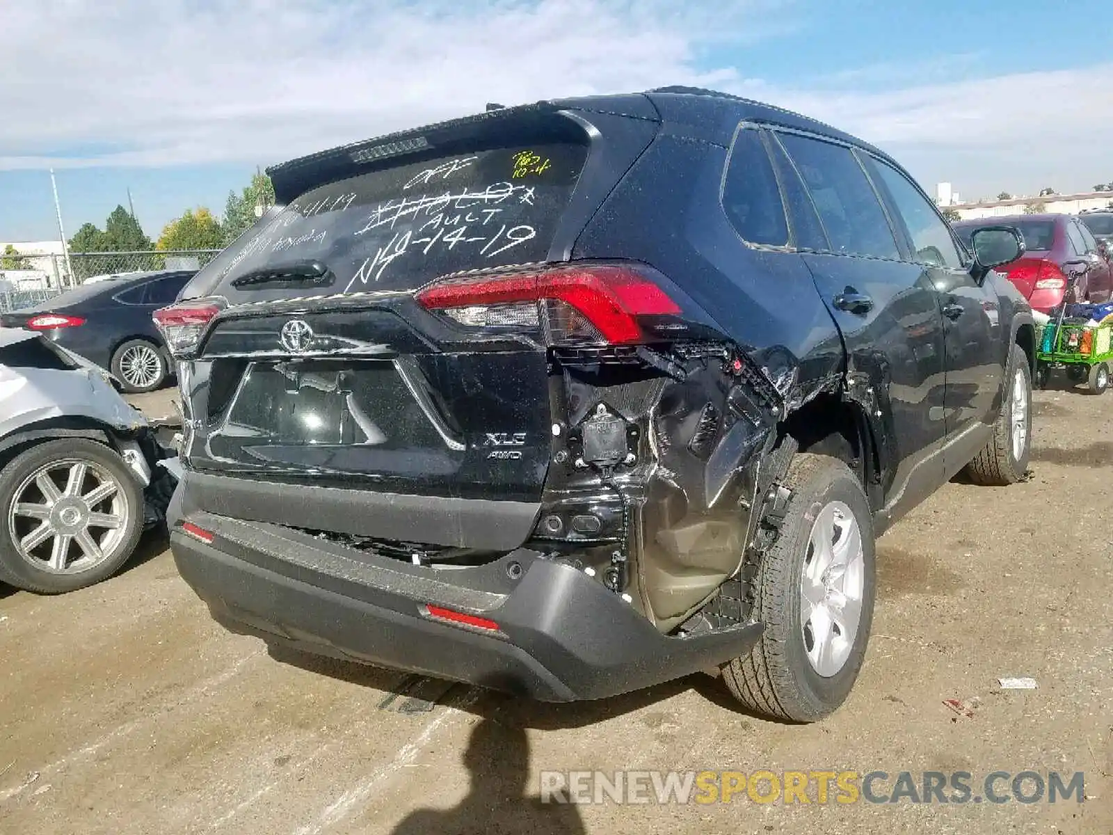 4 Photograph of a damaged car 2T3P1RFV0KW062600 TOYOTA RAV4 XLE 2019