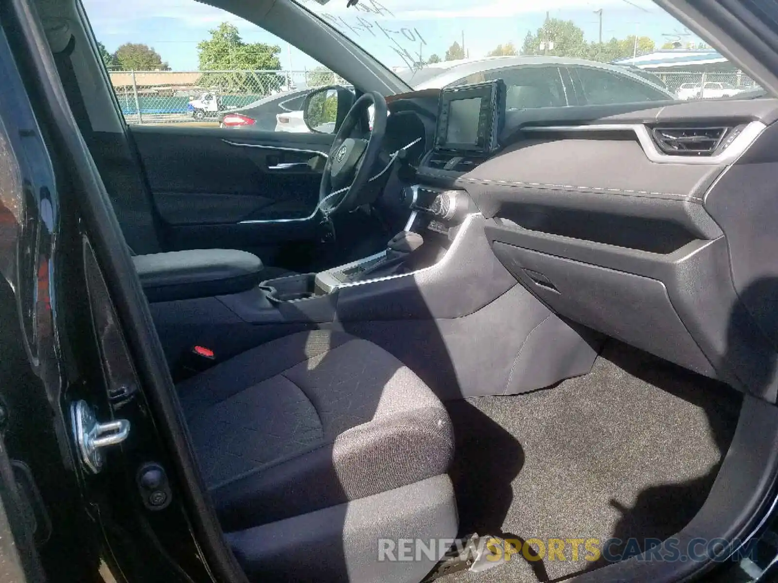 5 Photograph of a damaged car 2T3P1RFV0KW062600 TOYOTA RAV4 XLE 2019