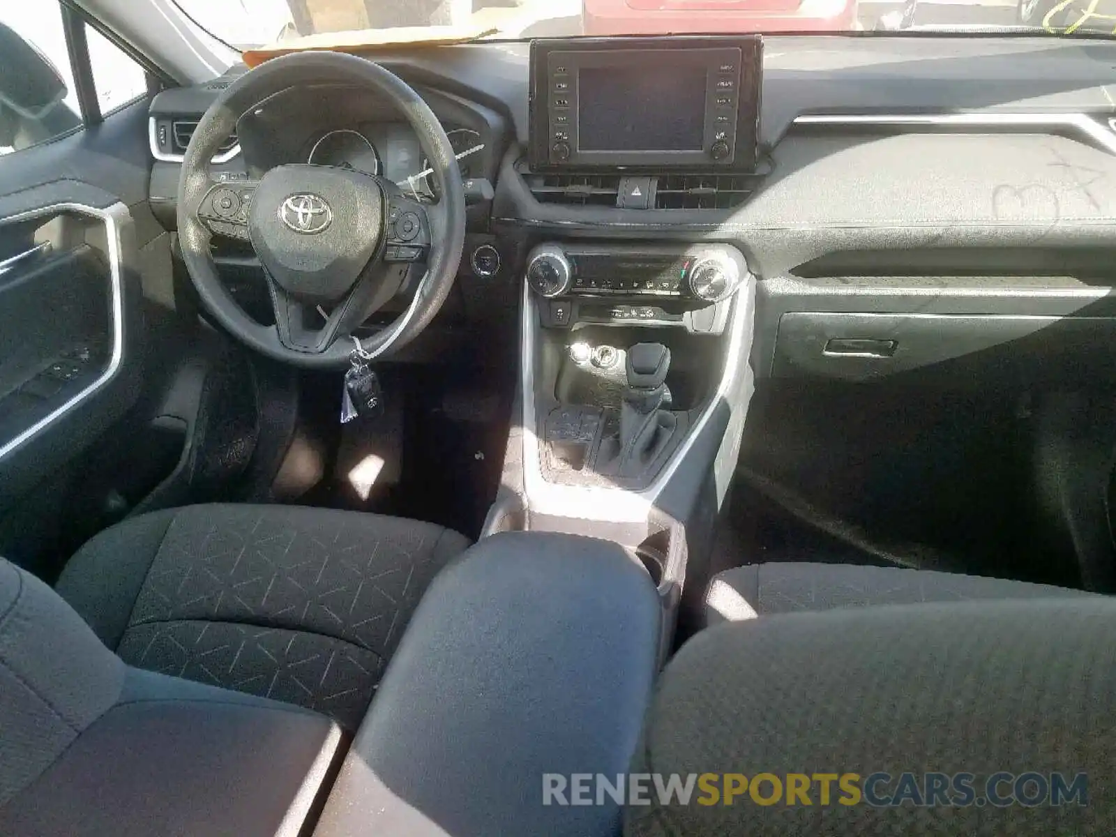 9 Photograph of a damaged car 2T3P1RFV0KW062600 TOYOTA RAV4 XLE 2019