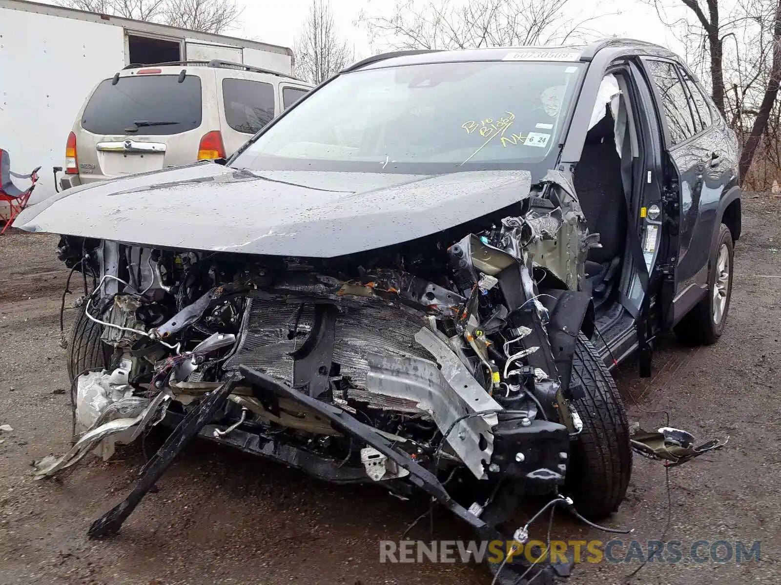 9 Photograph of a damaged car 2T3P1RFV2KC017143 TOYOTA RAV4 XLE 2019