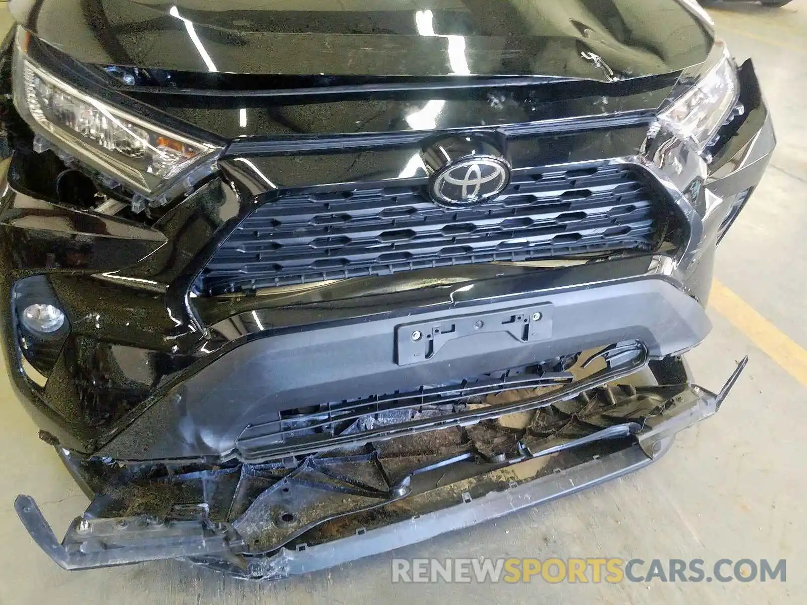 9 Photograph of a damaged car 2T3P1RFV2KC022116 TOYOTA RAV4 XLE 2019