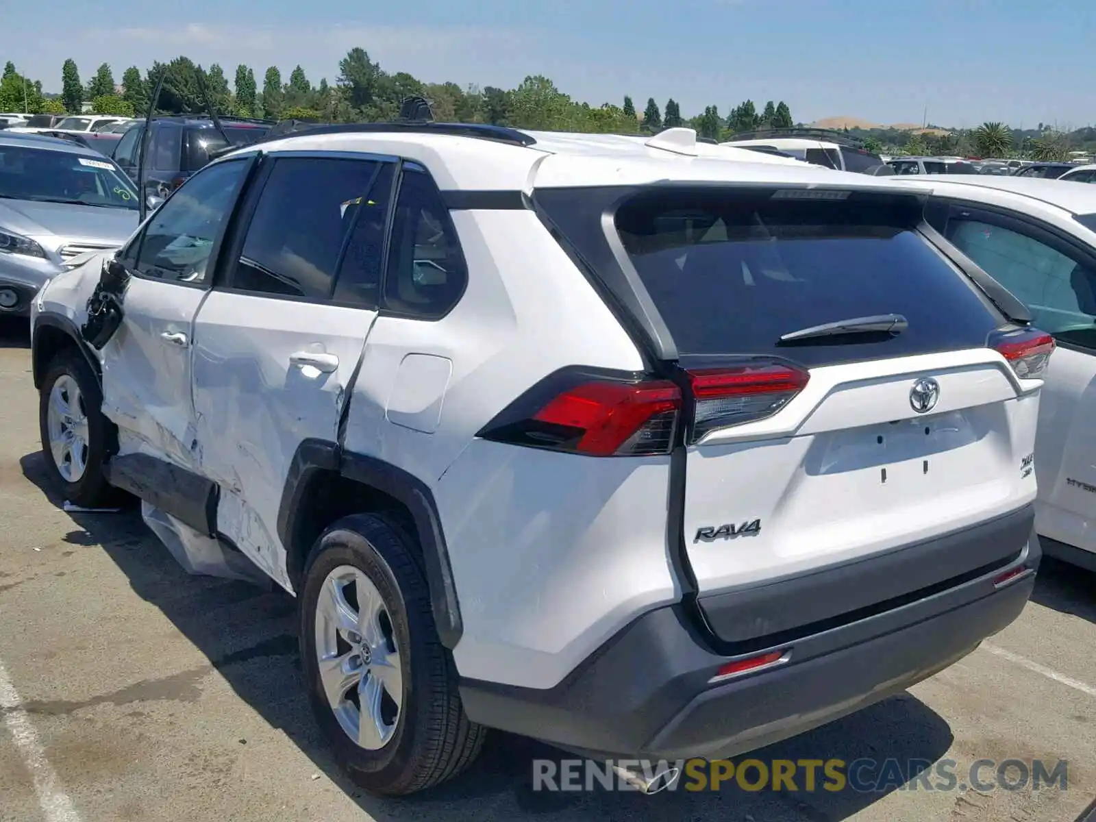 3 Фотография поврежденного автомобиля 2T3P1RFV2KW001913 TOYOTA RAV4 XLE 2019